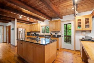 Walk to Beach w Roof-Level Deck - 5