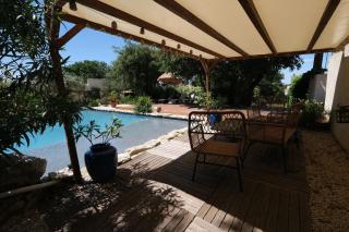 Charming Provencal Mas with pool by Taillades, close to Cavaillon in the Luberon, sleeps 6. - Les Taillades - 0