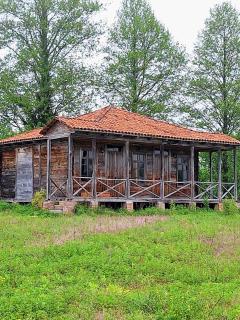 Thea's Ethnographic Guest House - - 0
