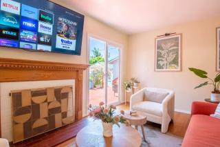 Walk to Beach • La Jolla Home + Free Parking - 7