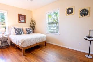Walk to Beach • La Jolla Home + Free Parking - 4