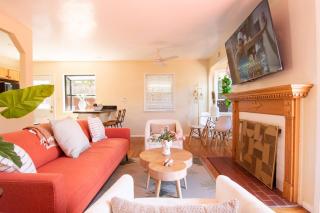 Walk to Beach • La Jolla Home + Free Parking - 2