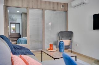 Atlantis Apartments 50m From Makenzy Seafront - Larnaca - 1