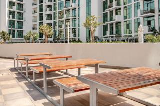 Cozy studio Pet Friendly Pool, Gym, Water Near Downtown - 2