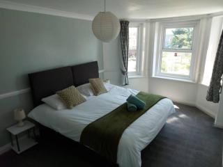 2 bedroom Apartment in Bournemouth town centre, 5 minutes walk to the beach, sleeps up to 6 with Free Parking - Bournemouth - 9