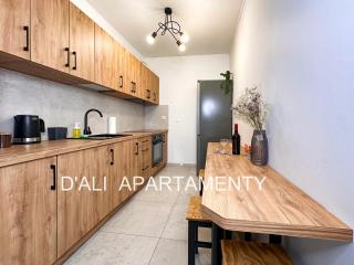 Komfortowy apartament D'ALI w doskonalej lokalizacji z trzema sypialniami i trzema lazienkami oraz dwoma miejscami parkingowymi - Poznań - 5