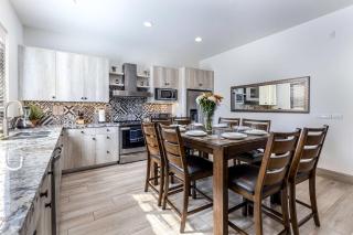 Deluxe Ground Floor 3 BR Sleeps 8 with Resort Amenities - 6