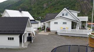 Stort hus med garasje, 3 soverom - Svolvær - 9