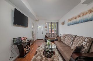 Charming Townhouse Sleeps 7 With Private terrace Garden - Baltimore - 1