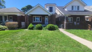 Upper Floor 2 bedroom Unit - Windsor - 6