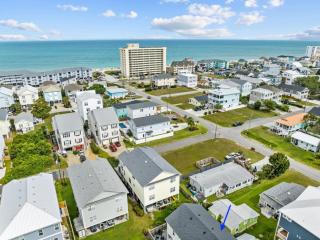 Beach for Days. Just 2 Blocks from Atlantic Breezes - Carolina Beach - 9