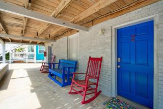Sand Dollar Suites. Suite 2. A short stroll from our sandy shores - 5