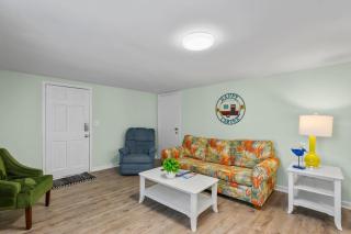 Sand Dollar Suites. Suite 2. A short stroll from our sandy shores - Carolina Beach - 4