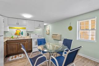 Sand Dollar Suites. Suite 2. A short stroll from our sandy shores - 1