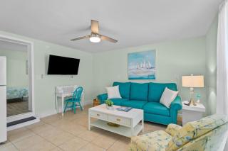 Sand Dollar Suites. Suite 4. A short stroll from our sandy shores - Carolina Beach - 0