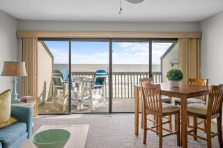 A touch of Paradise. Oceanfront Views, communal BBQs, and a POOL - Carolina Beach - 9