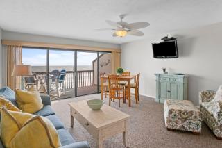 A touch of Paradise. Oceanfront Views, communal BBQs, and a POOL - Carolina Beach - 8