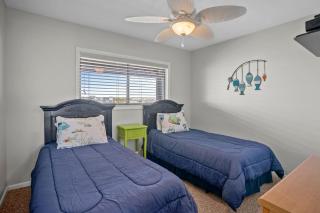 A touch of Paradise. Oceanfront Views, communal BBQs, and a POOL - Carolina Beach - 6