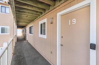 Cast a Waves. Condo with partial Atlantic views and a POOL - Carolina Beach - 3