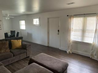 Lovely 2 Bed Room Apartment, all to yourself - Merrillville - 9