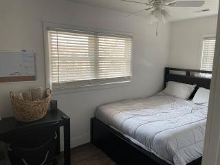 Lovely 2 Bed Room Apartment, all to yourself - Merrillville - 7