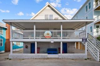 Sand Dollar Suites. Suite 6. A short stroll from our sandy shores - Carolina Beach - 6