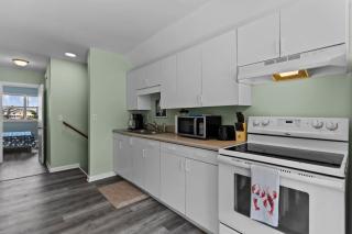 Sand Dollar Suites. Suite 6. A short stroll from our sandy shores - Carolina Beach - 3