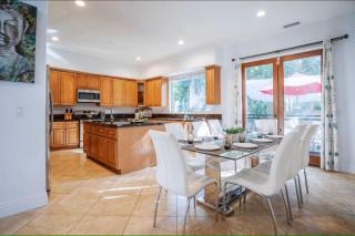 Relax and Recharge in this 4BR Zen Retreat - LI - UC - Los Angeles - 4