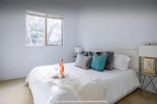 Relax and Recharge in this 4BR Zen Retreat - LI - UC - Los Angeles - 2