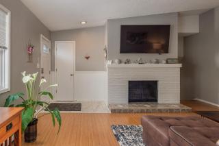 Downtown WestChester Casa with King Beds - 3