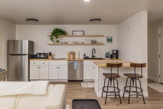 Modern Studio Conveniently Located in the Center of Downtown - 3