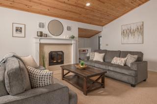 3 Bedroom Home sleeps 12 - 7