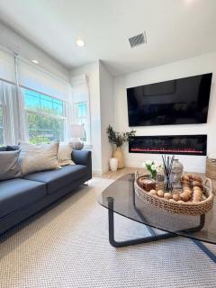 Bright and Chic 3BR-3BA by Century City - FH-BV - Los Angeles - 0