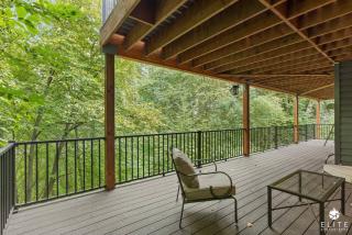 Elegant 2BR Retreat Prime Downtown Location Overlooking Parks Greenbelt - 0