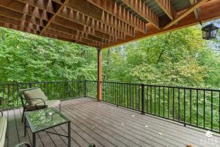 Elegant 2BR Retreat Prime Downtown Location Overlooking Parks Greenbelt - 8