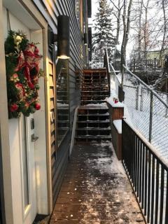 Elegant 2BR Retreat Prime Downtown Location Overlooking Parks Greenbelt - 6