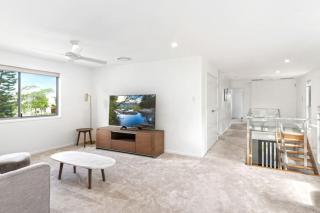 Waterfront Wonderland - Luxury Canal Front Villa w Pool - Gold Coast - 1