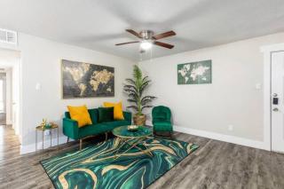 563a) 2 bedroom Walk to Cowboys and Rangers Games - Arlington - 6