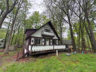The Gingerbread House Cabin - Arrowhead Lake - 9