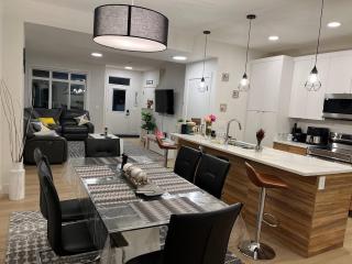 Full Luxury home 4 BD ,AC,sleep 14,BBQ, 2V Garage - 9