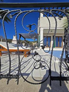 Stone Villa Smokvica with vineyard, swimming pool, jacuzzi, gym and panoramic sea views - Rogoznica - 1