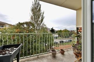 Logement chaleureux avec balcon - Bron - 0