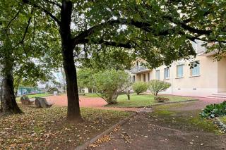 Logement chaleureux avec balcon - Bron - 2