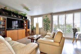 Logement chaleureux avec balcon - Bron - 1