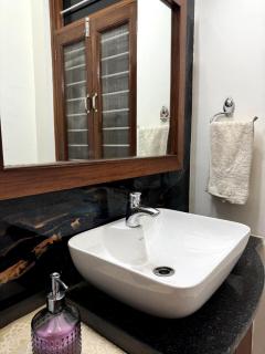 Cozy 2BHK Homestay in Udaipur City Center with Modern Amenities & WiFi - Udaipur - 7