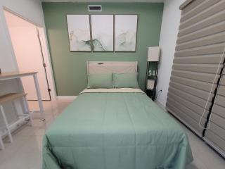 Cozy Studio Close to the Keys - 1