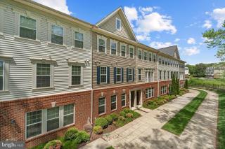 Bedroom with Private Bathroom in Woodbridge VA - Dale City - 1