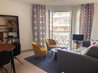 Charming two bedroom apartment with balcony in Antibes - 1