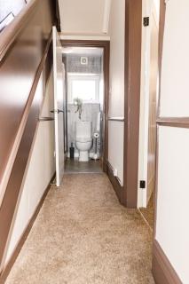 Spacious 4Bed Parking & Wi-Fi - Contractor Stays - 9