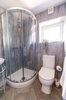 Spacious 4Bed Parking & Wi-Fi - Contractor Stays - 7